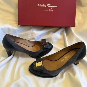 Salvatore Ferragamo Tania Gray Black Brogue Spectator Heels Pumps 10 B